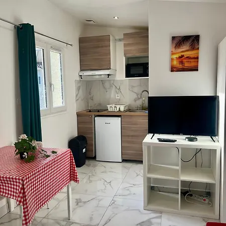 Chemin De Fer Apartment